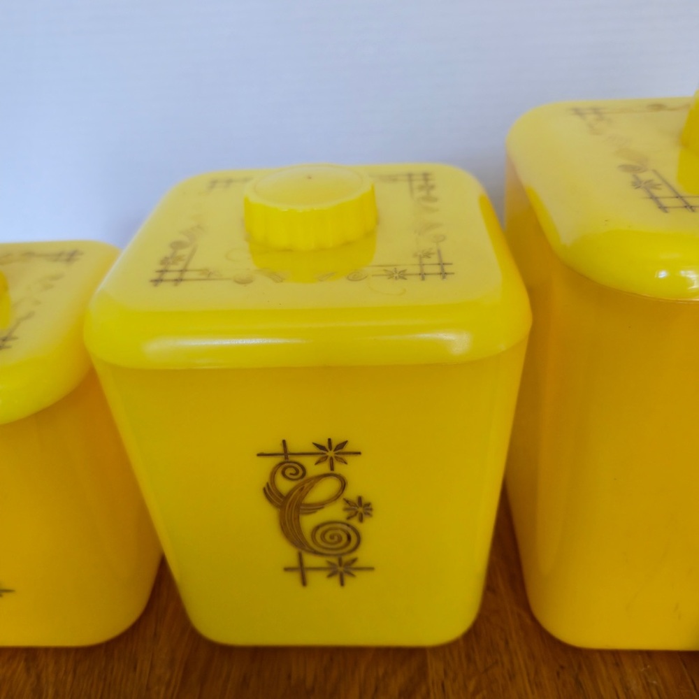 Vintage Plastic Kitchen Canisters 1960s – Yellow Atomic Starburst Set of 6 - Picture 6 of 8